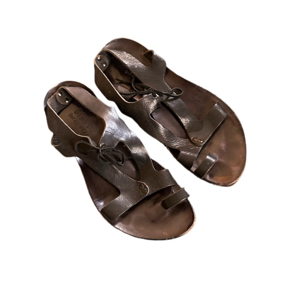 Cydwoq Leather Sandals